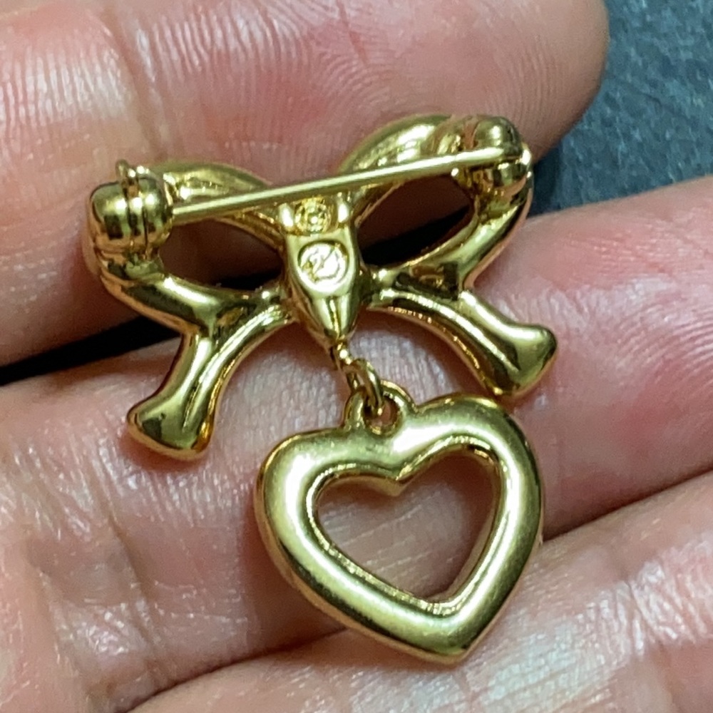 🖤NEW💕Swarovski dangling heart ribbon 🎀 brooch - Picture 9 of 10